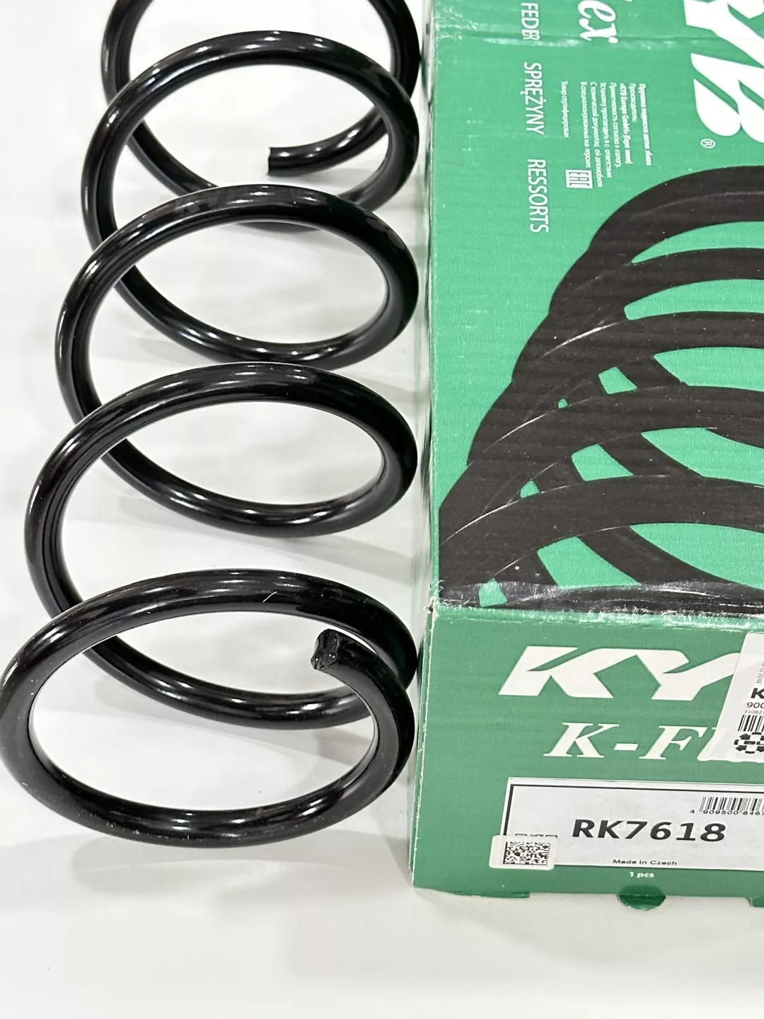 KYB пружина задней подвески RK7618