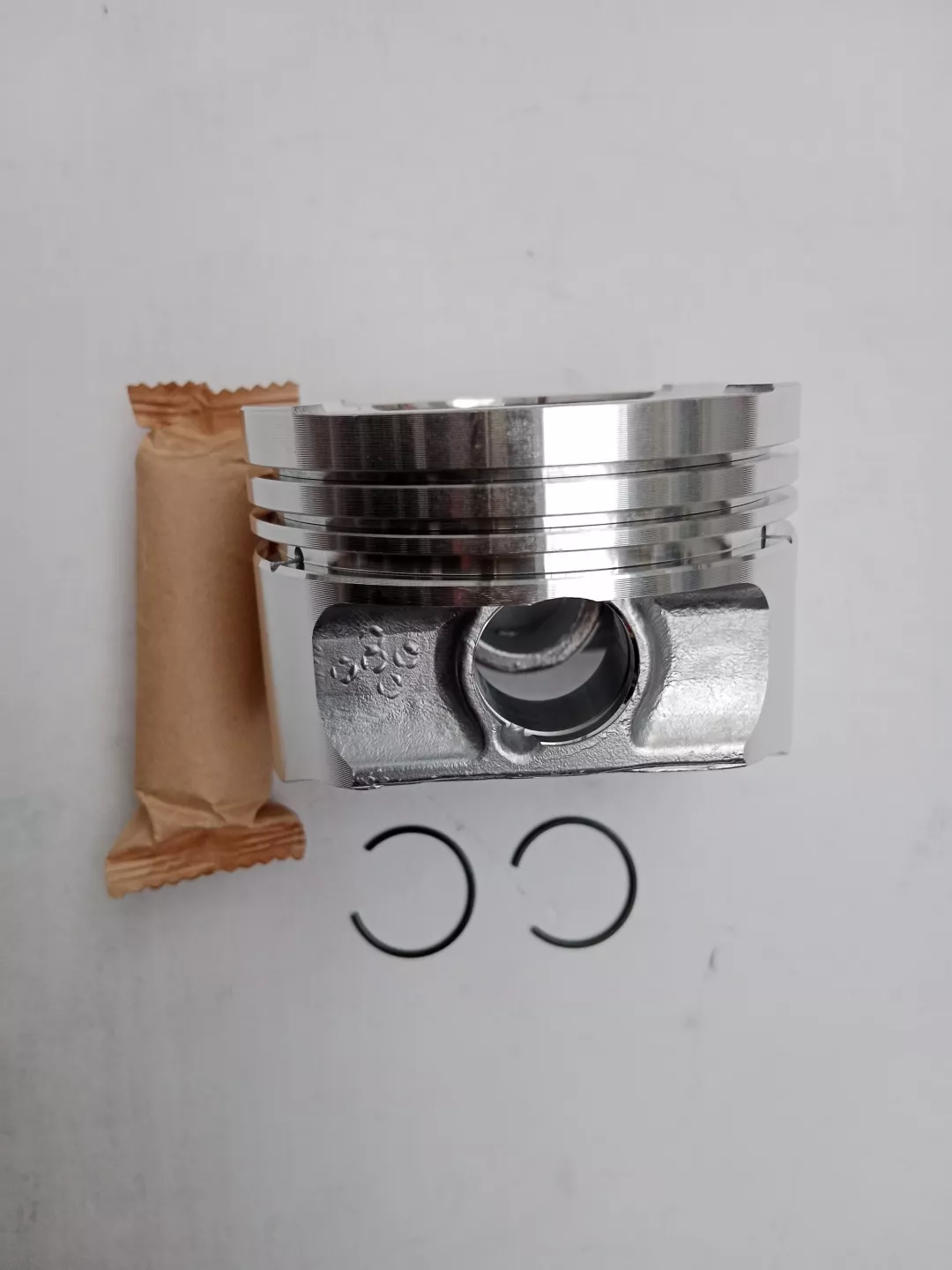 MAHLE поршень 740101470