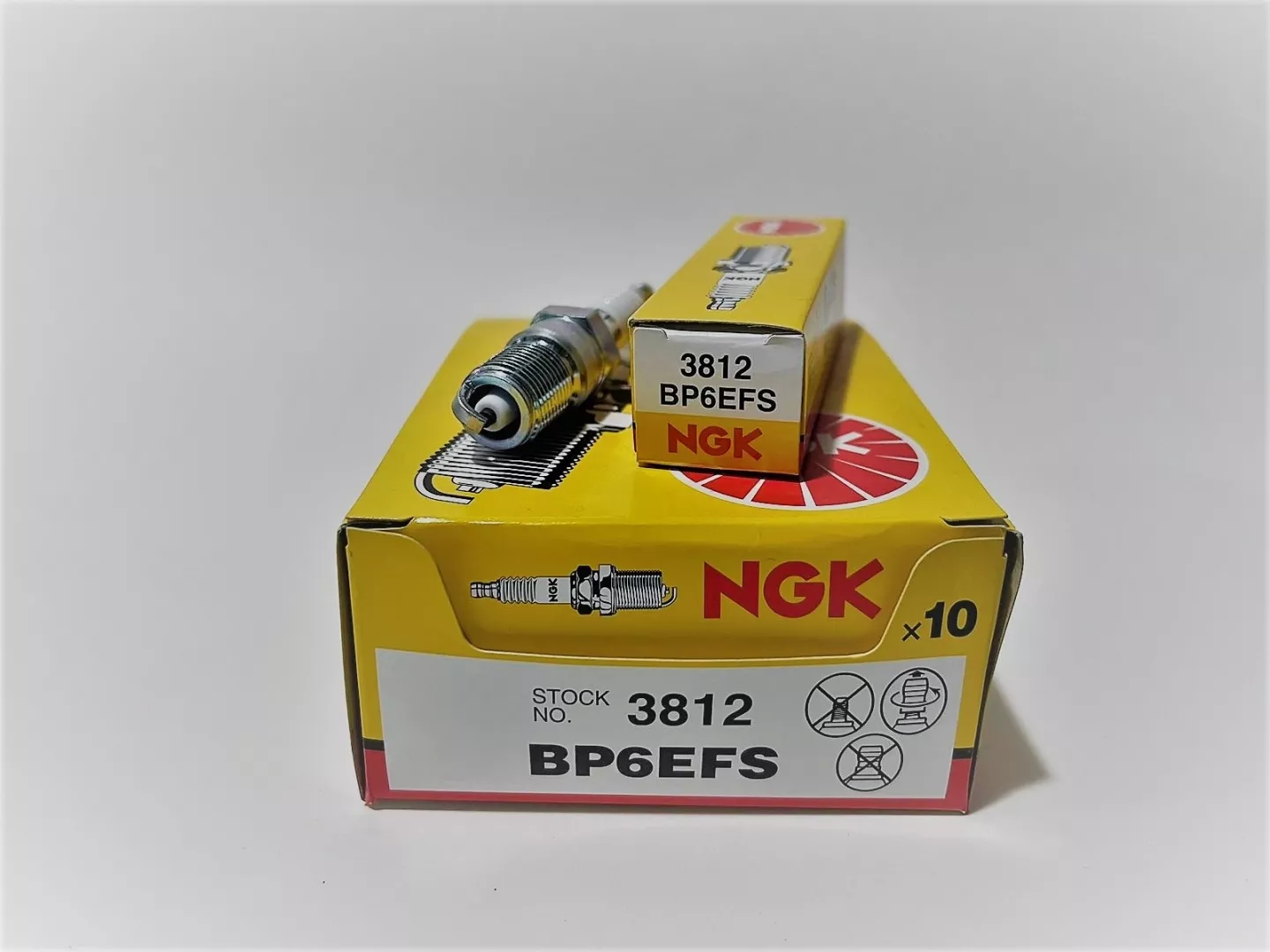Свеча зажигания NGK 3812