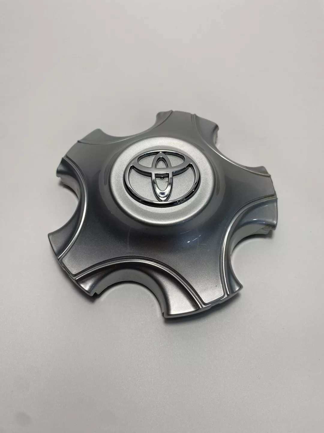 AIZEN Toyota колпак 16 серебристый 1 шт для внедорожника
