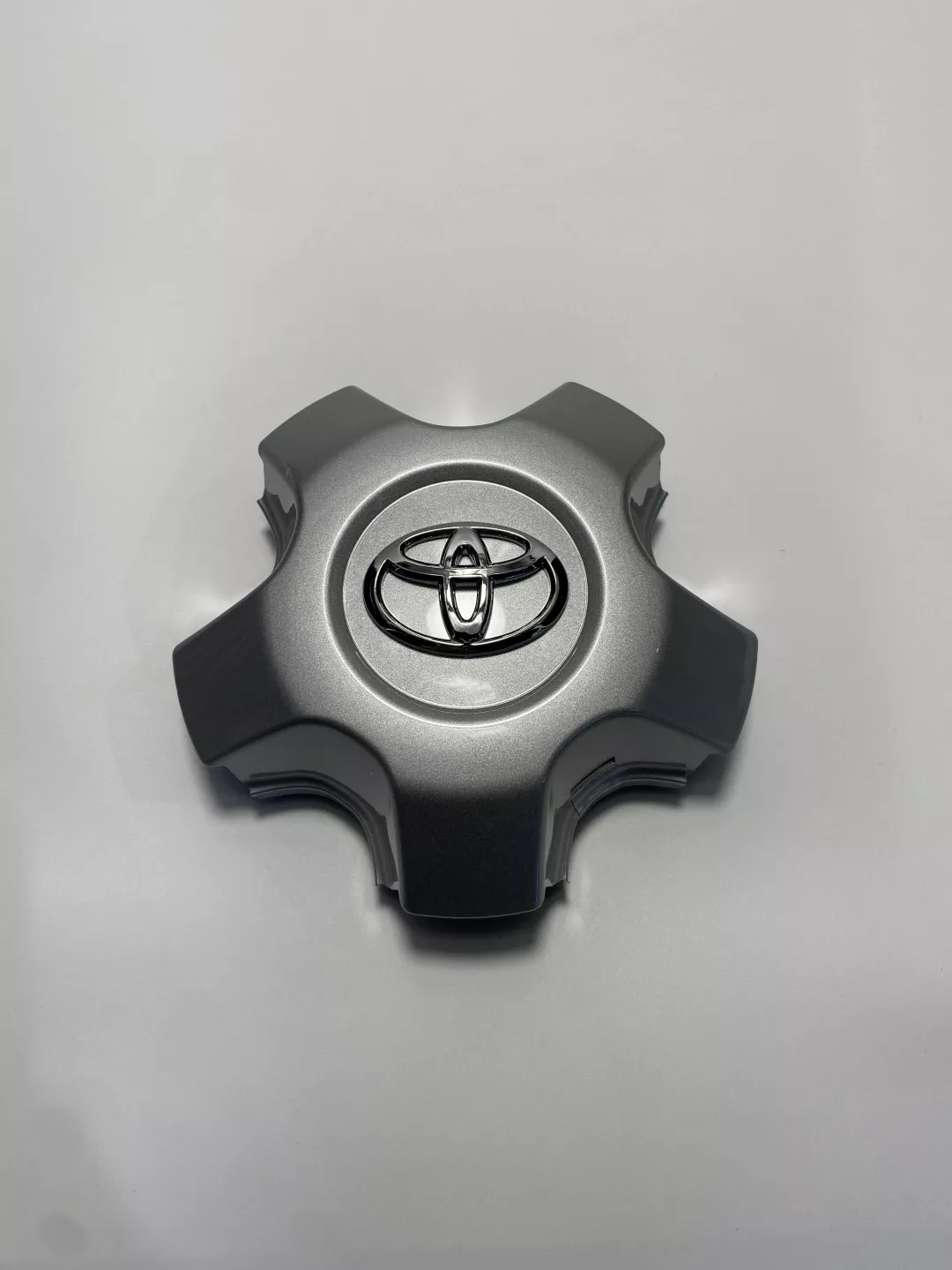 Toyota колпак 16 серебристый 1 шт для внедорожника