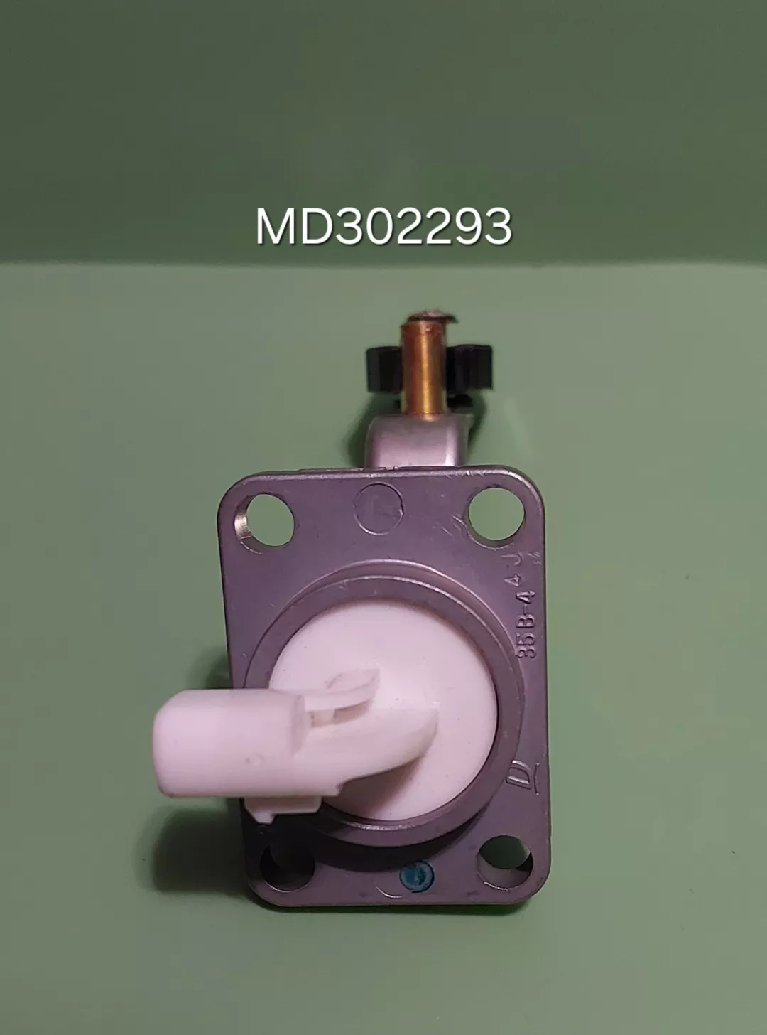 Mitsubishi датчик уровня масла MD302293